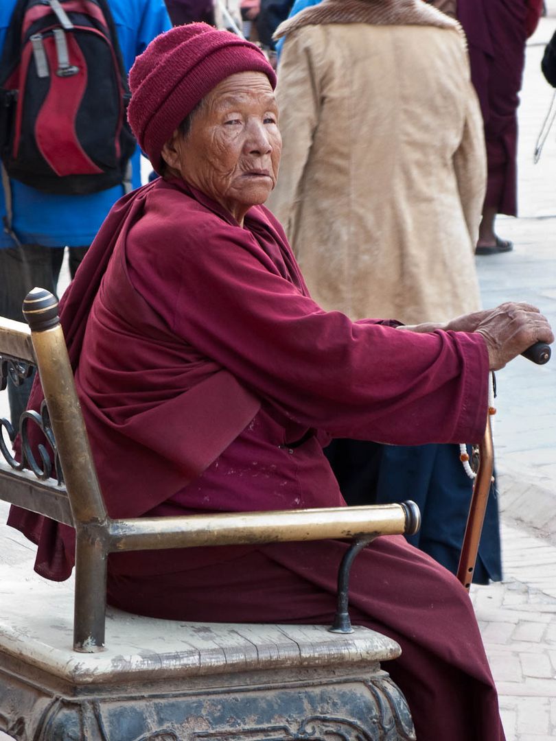 Take a rest between circling the Boudhanath Stupa