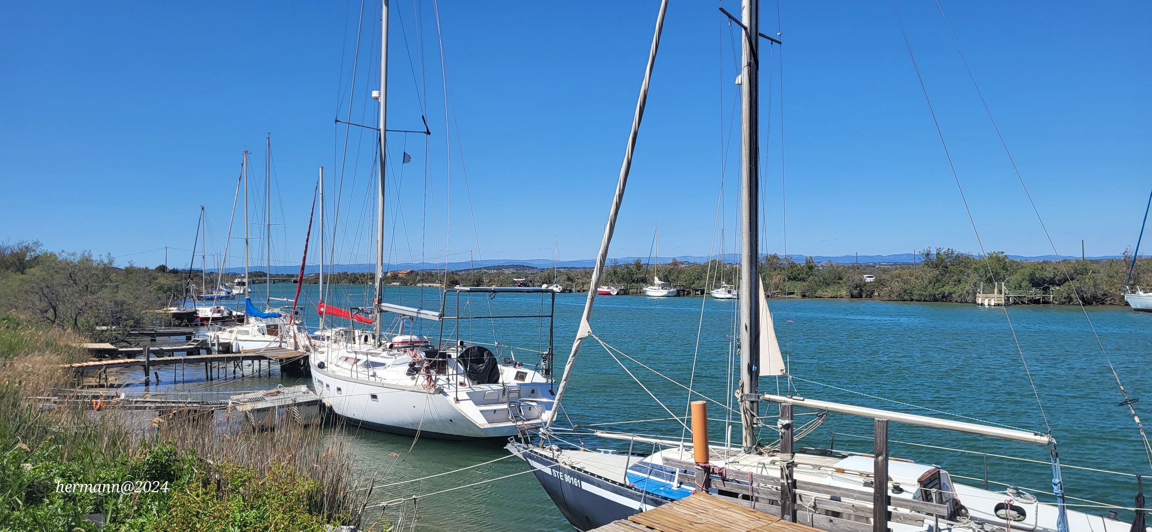 Take me back to my boat on the river foto bild france spezial
