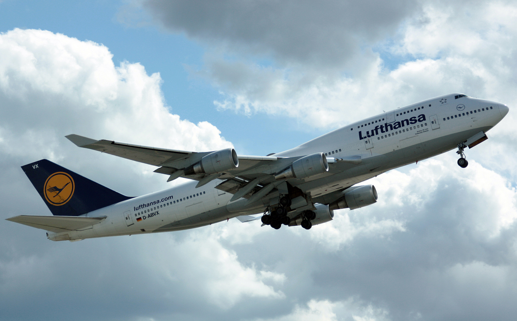 Take-Off Boeing 747-430 Lufthansa