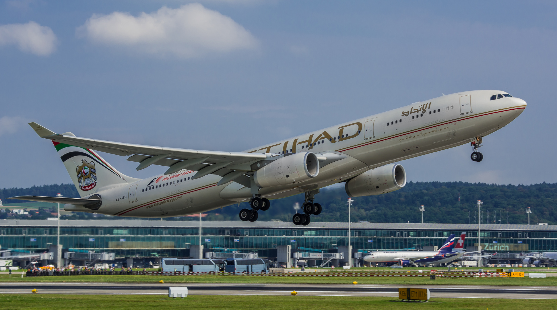 Take off Etihad Runway 16 in Zürich