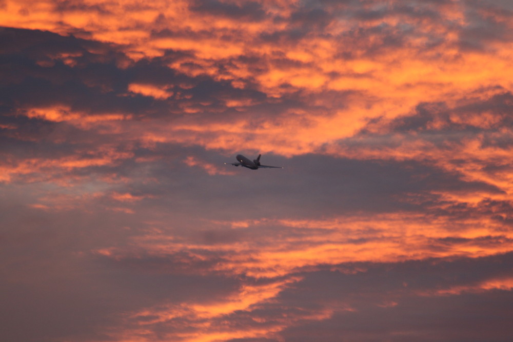 Take-off @ LEJ DC-10-30 World Airways