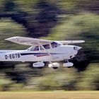 Take off: Startendes Flugzeug beim Tag der offenen Tür am Flugplatz Arnsberg Menden (FAM)