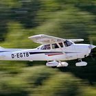 Take off: Startendes Flugzeug beim Tag der offenen Tür am Flugplatz Arnsberg Menden (FAM)