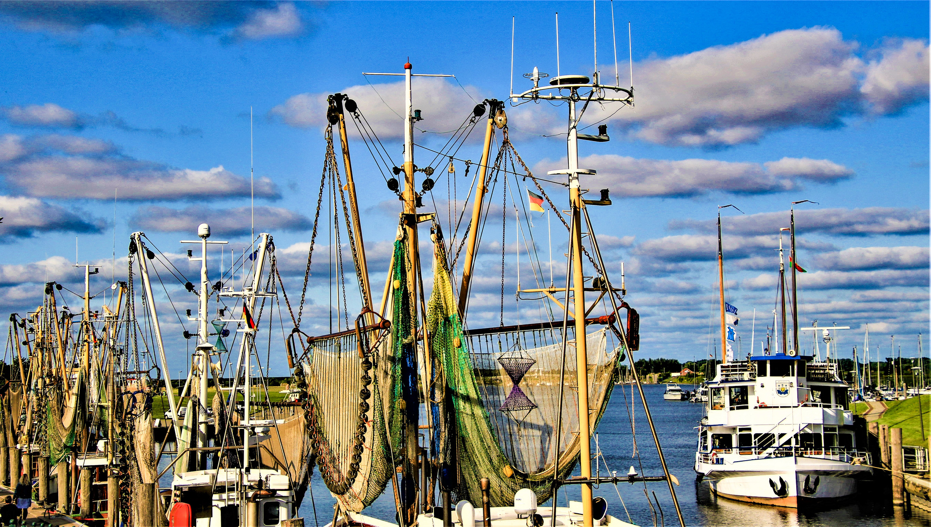 Takelage im Hafen Greetsiel