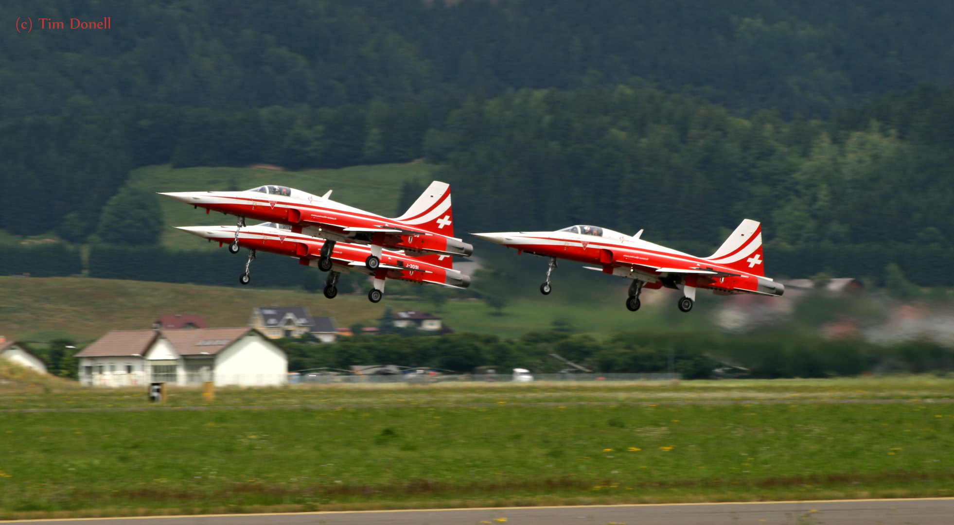 Takeoff Patrouille Suisse Northrop F-5E Tiger II (J-3090, J-3091 and J-3082)