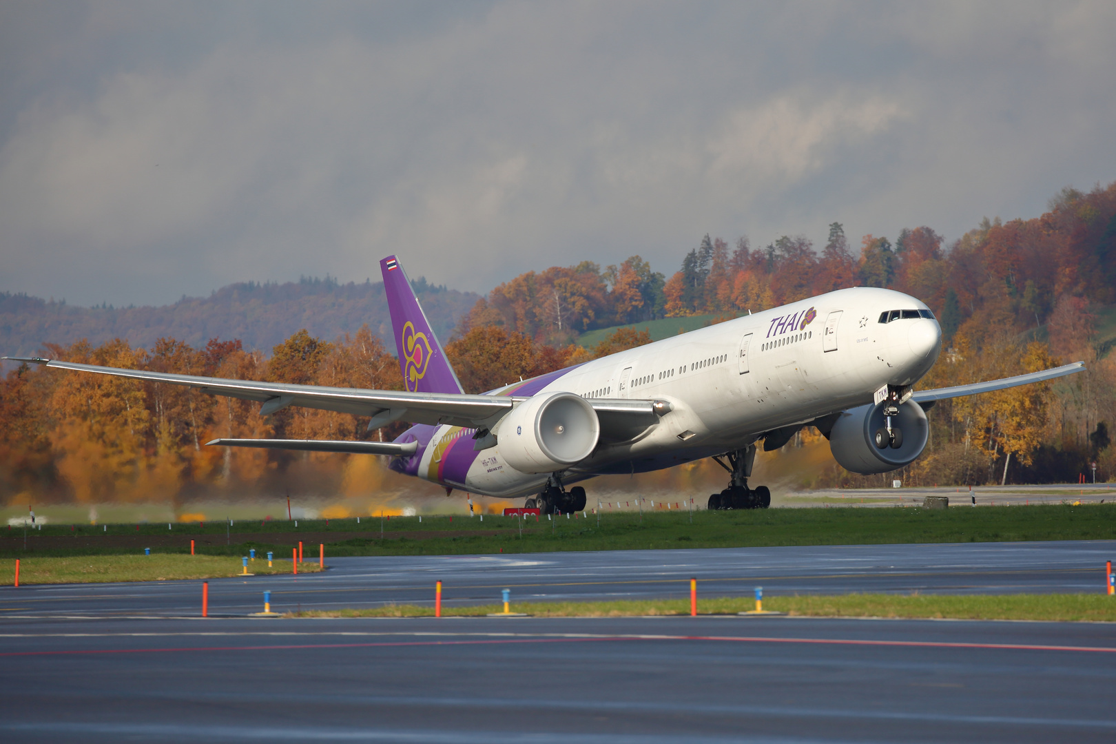 Takeoff THAI HS-TKM ZRH-BKK