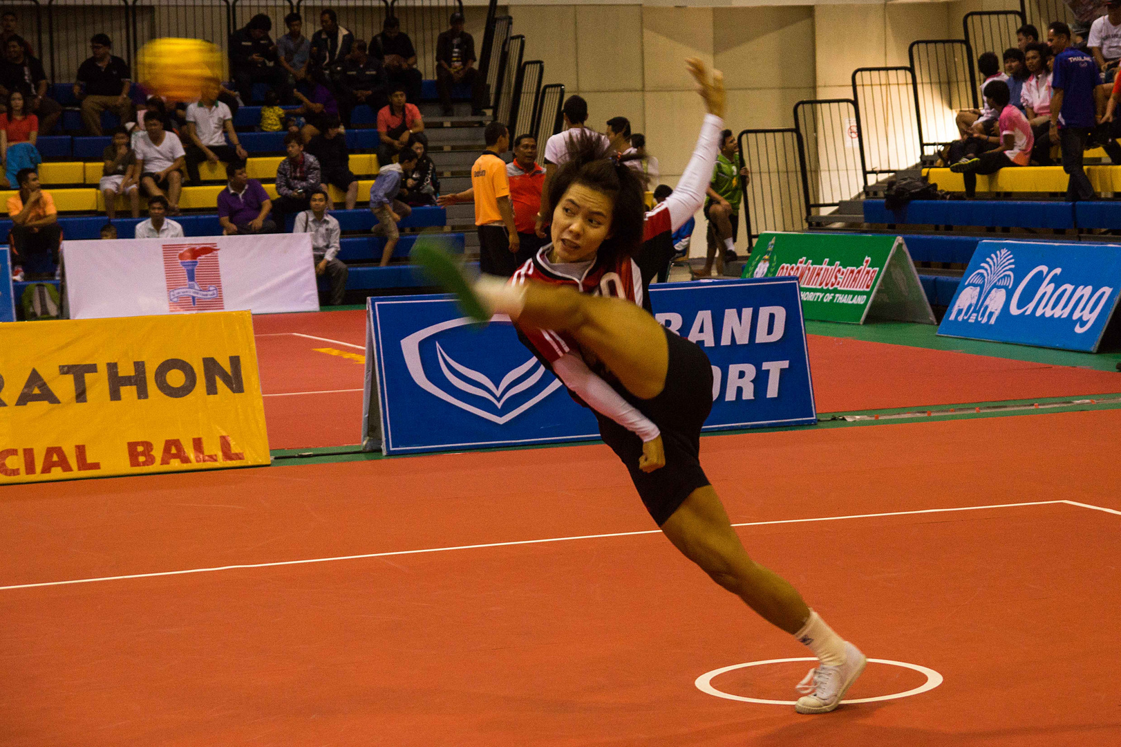 "TAKRAW" Lady-Power