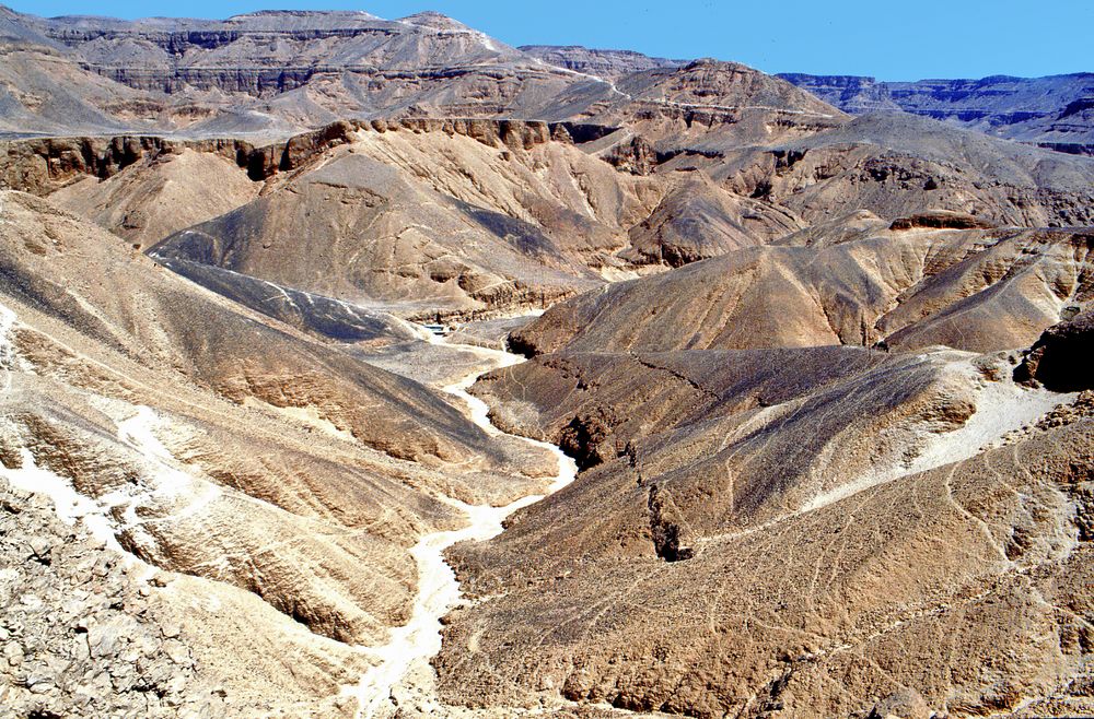 Tal der Könige - vom Fuße des el-Qurn aufgenommen Foto & Bild | world