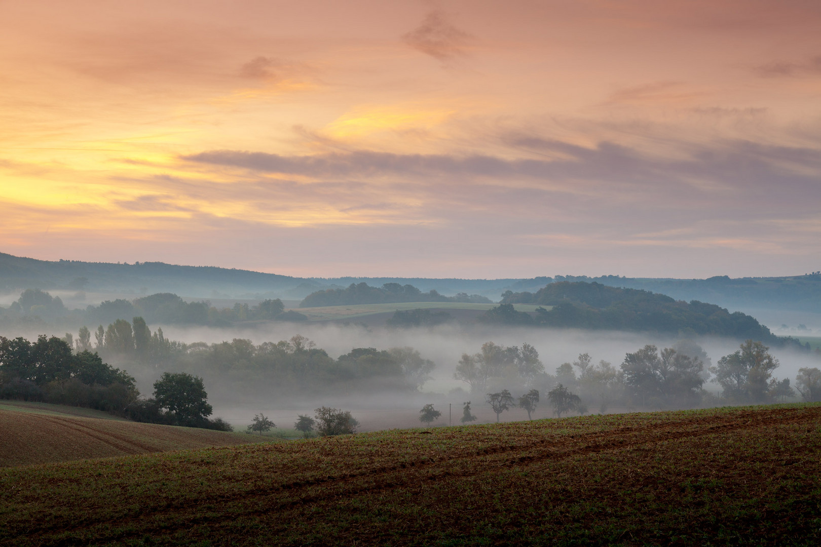 Tal im Nebel