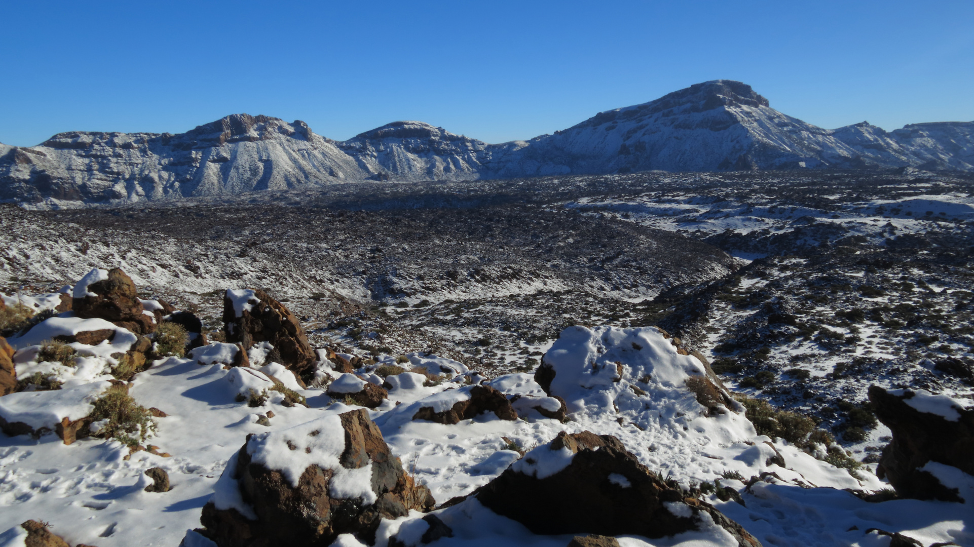 Tal vom Teide im Neuschnee