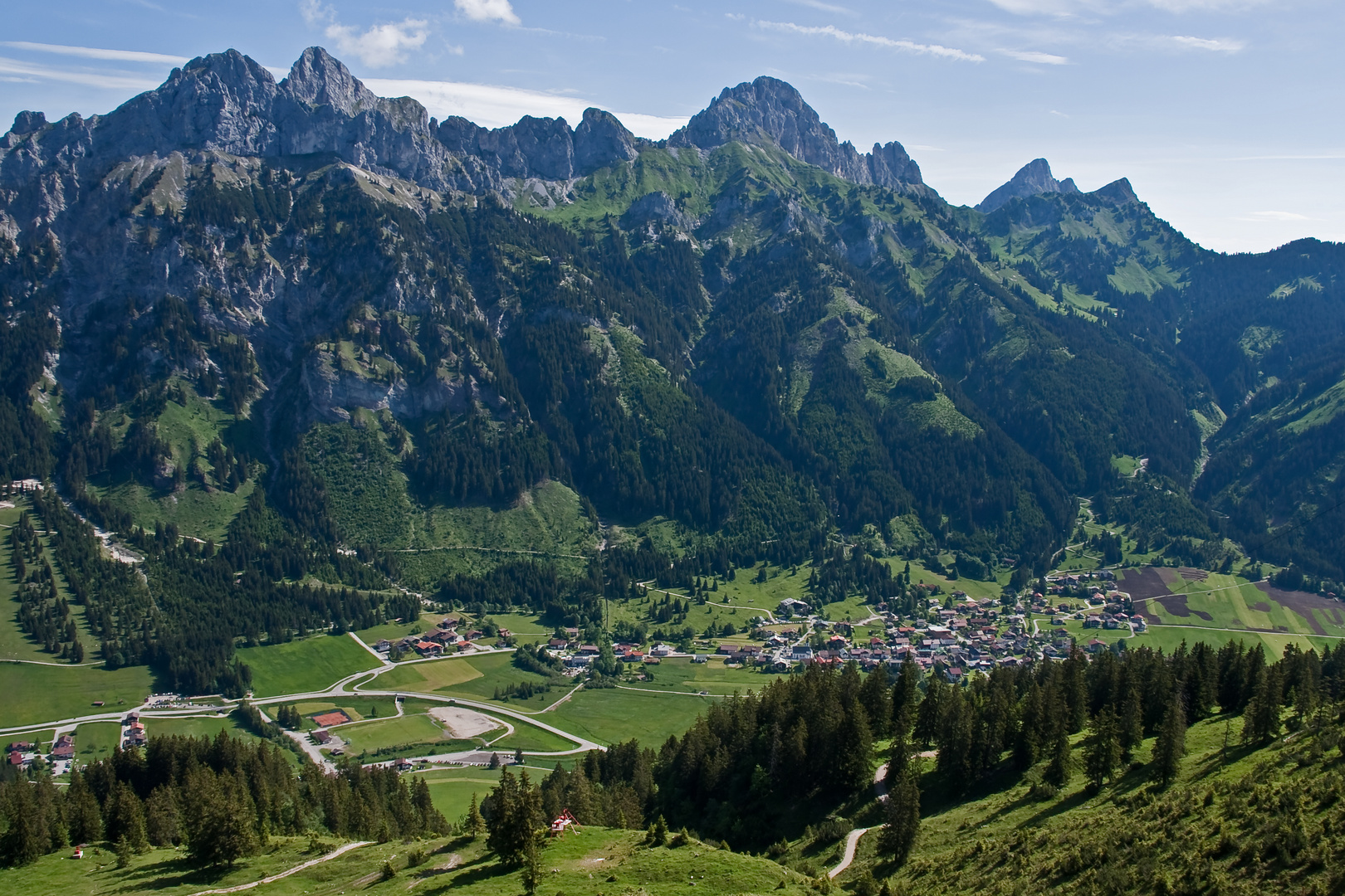 Talblick auf Nesselwängle von Aufstieg zur Krinnenspitze