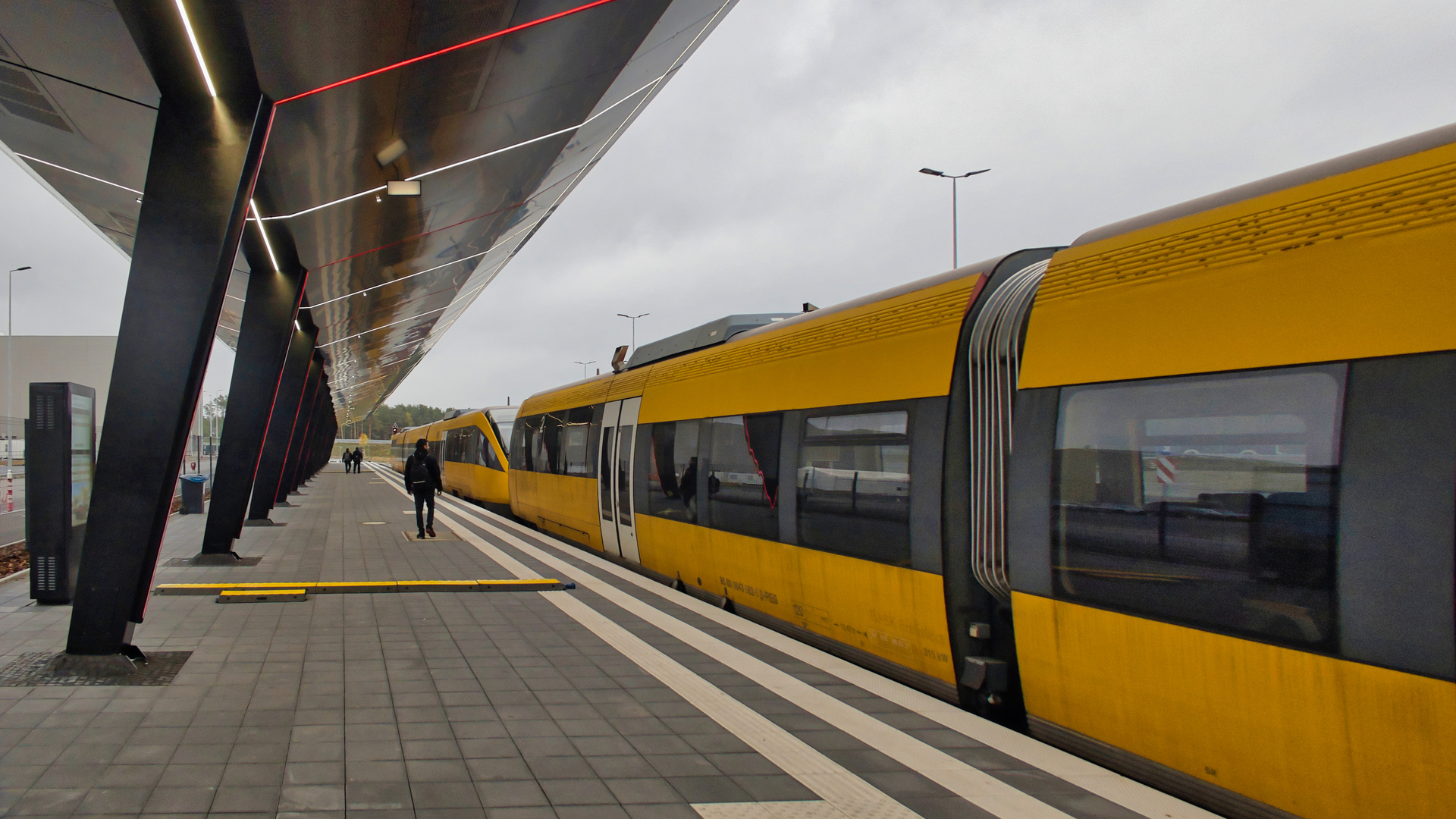 Talente im Tesla-Bahnhof