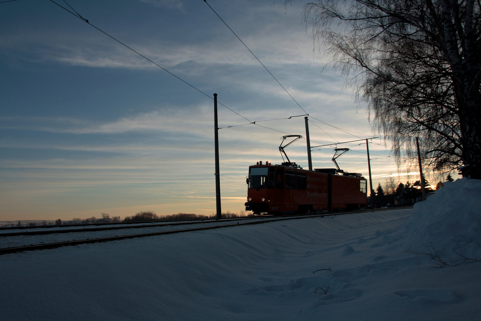 Talfahrt am Abend .