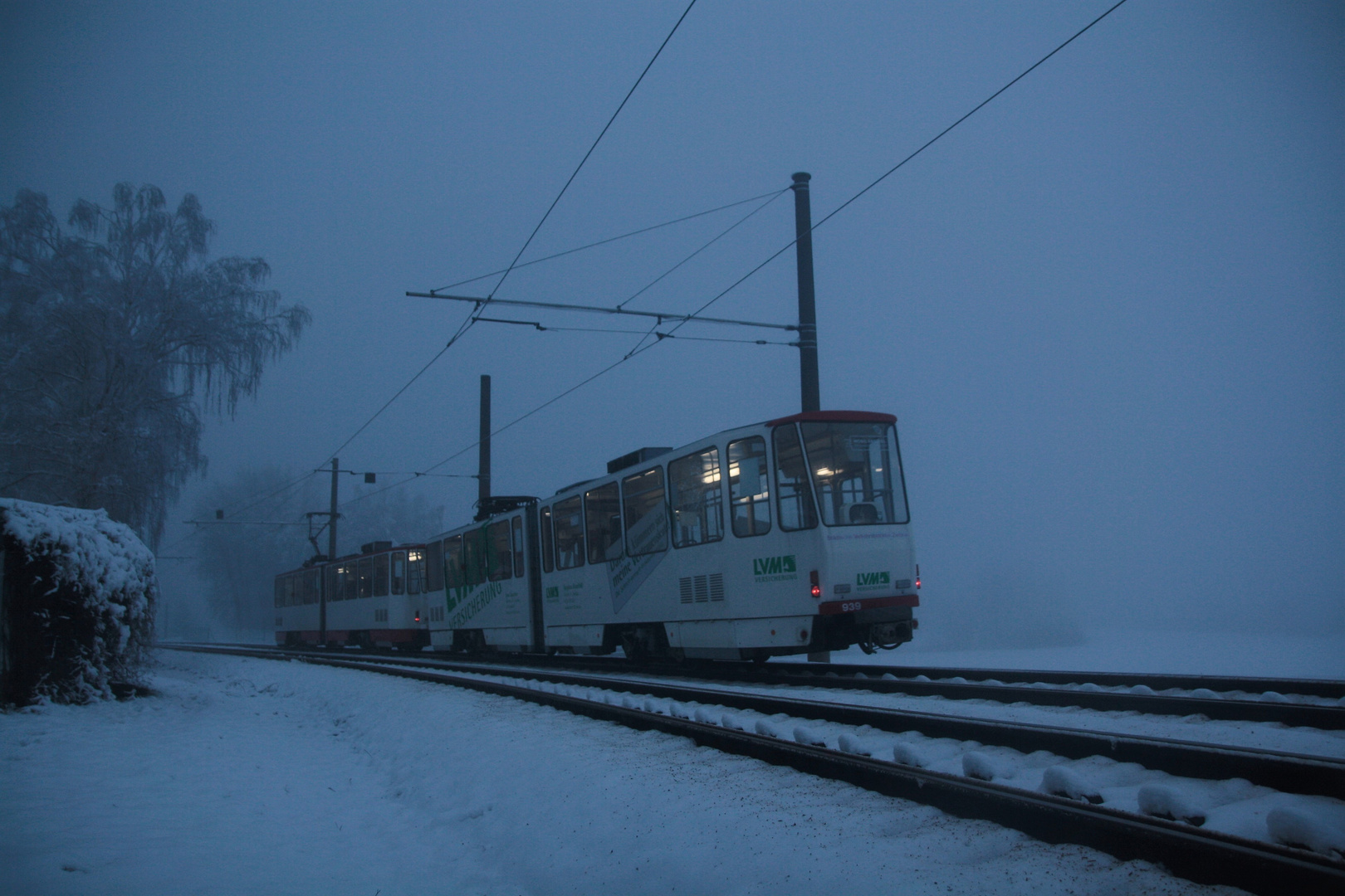 Talfahrt im Nebel .