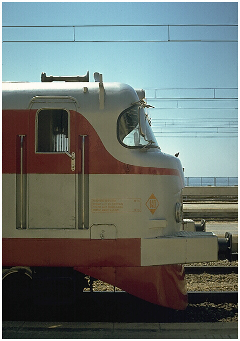 Talgo-Train Triebkopf im Profil