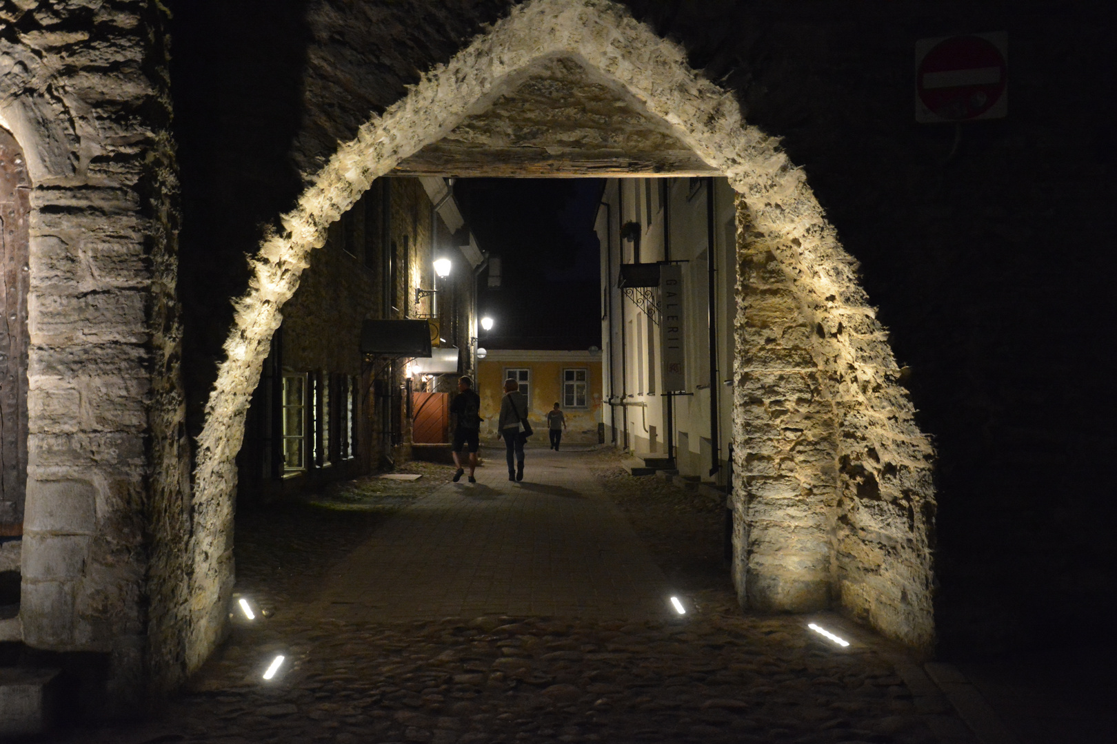 Tallin by night