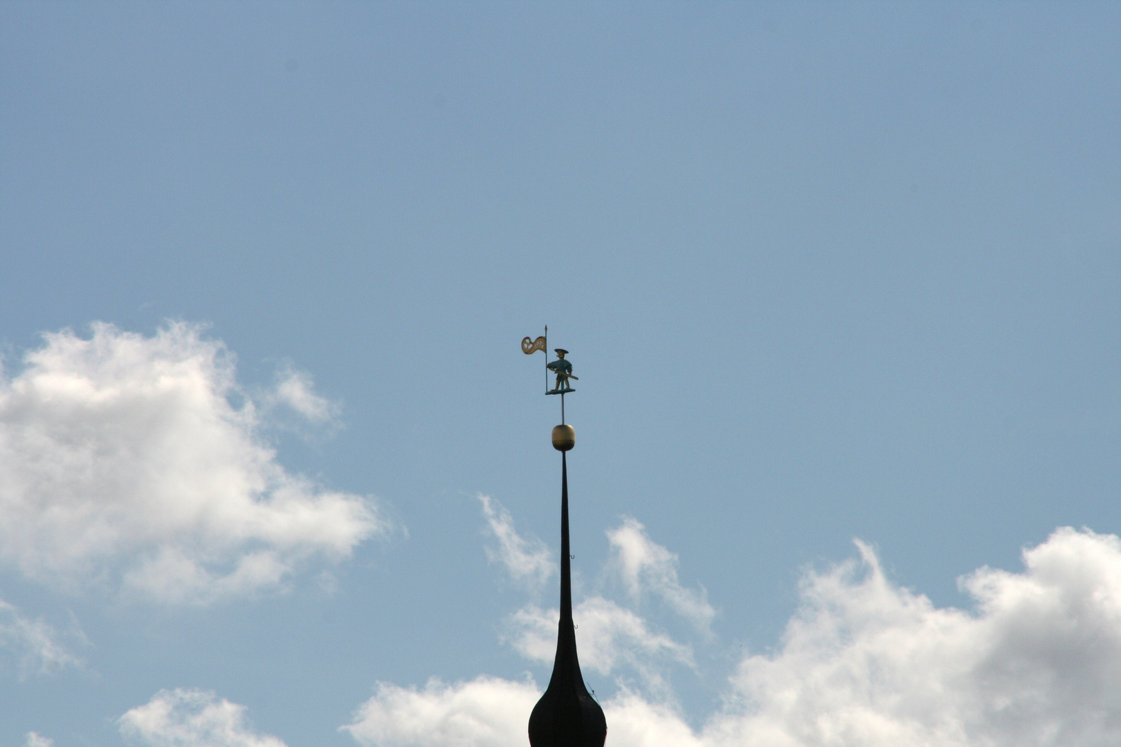 Tallin: Turm des Rathauses mit dem Landsknecht Thomas