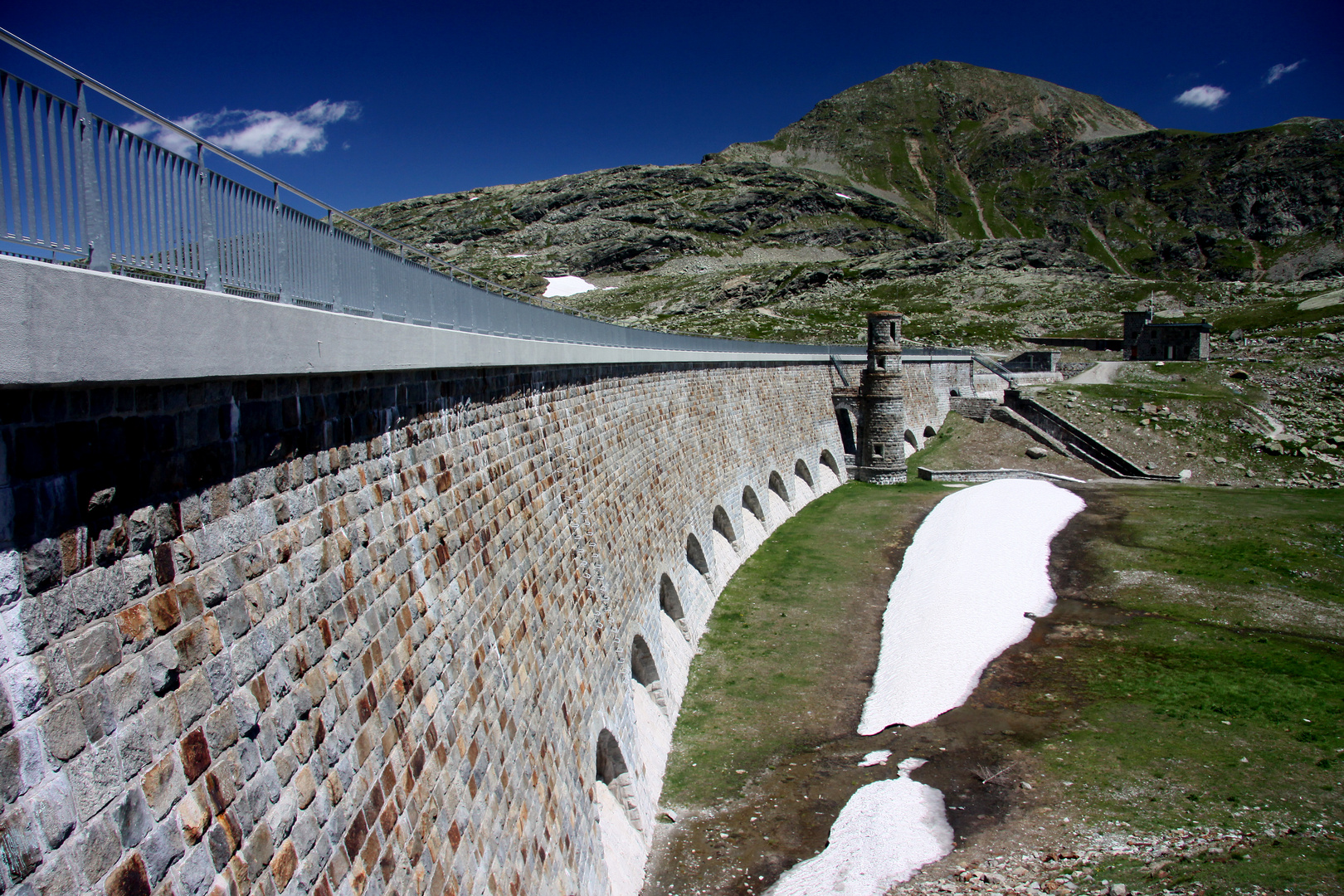 Talsperre Lago Bianco, Berninapass