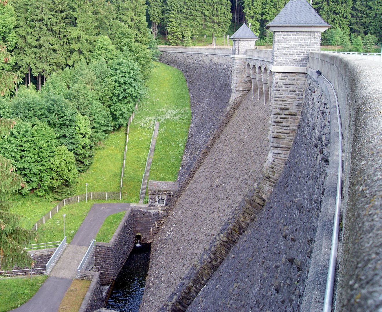 Talsperre Neunzehnhain II Staumauer