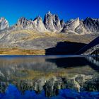 Talus Lake und Tombstone Mountain