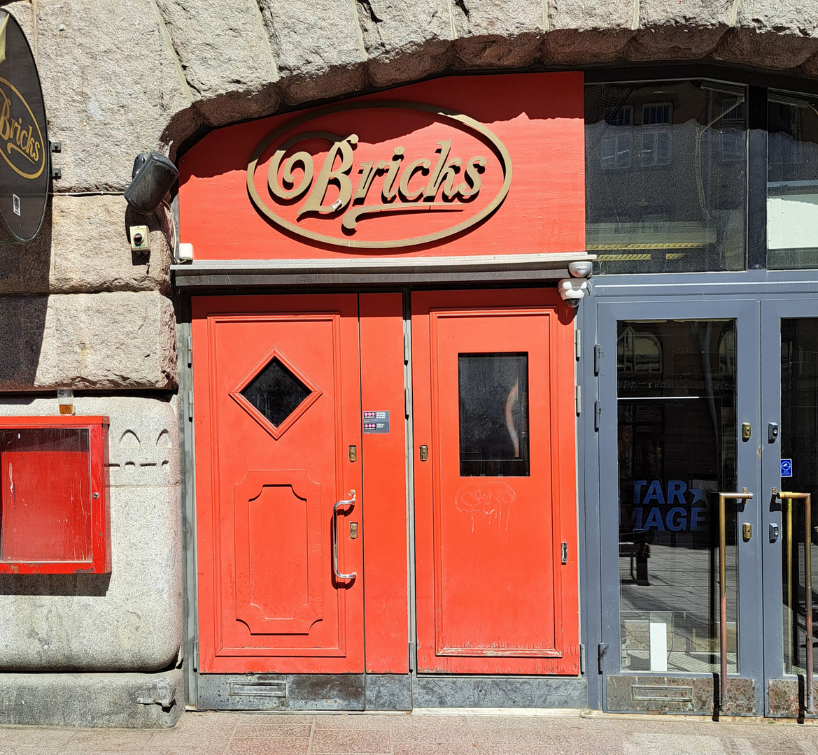 Tampere, red door