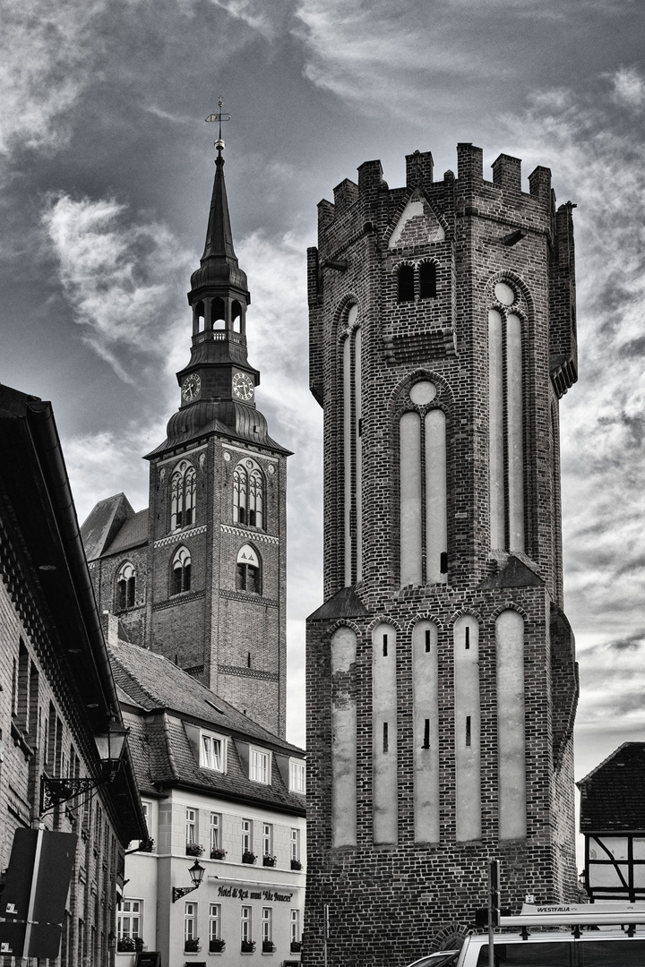 Tangermünde Eulenturm sw