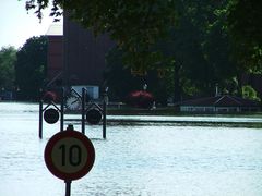 Tangermünde Hochwasser 2013 am Hafen.Wo esse ich nun Eis?