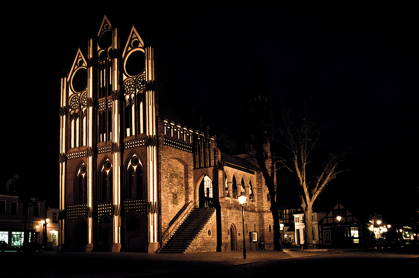 Tangermünde Rathaus bei Nacht