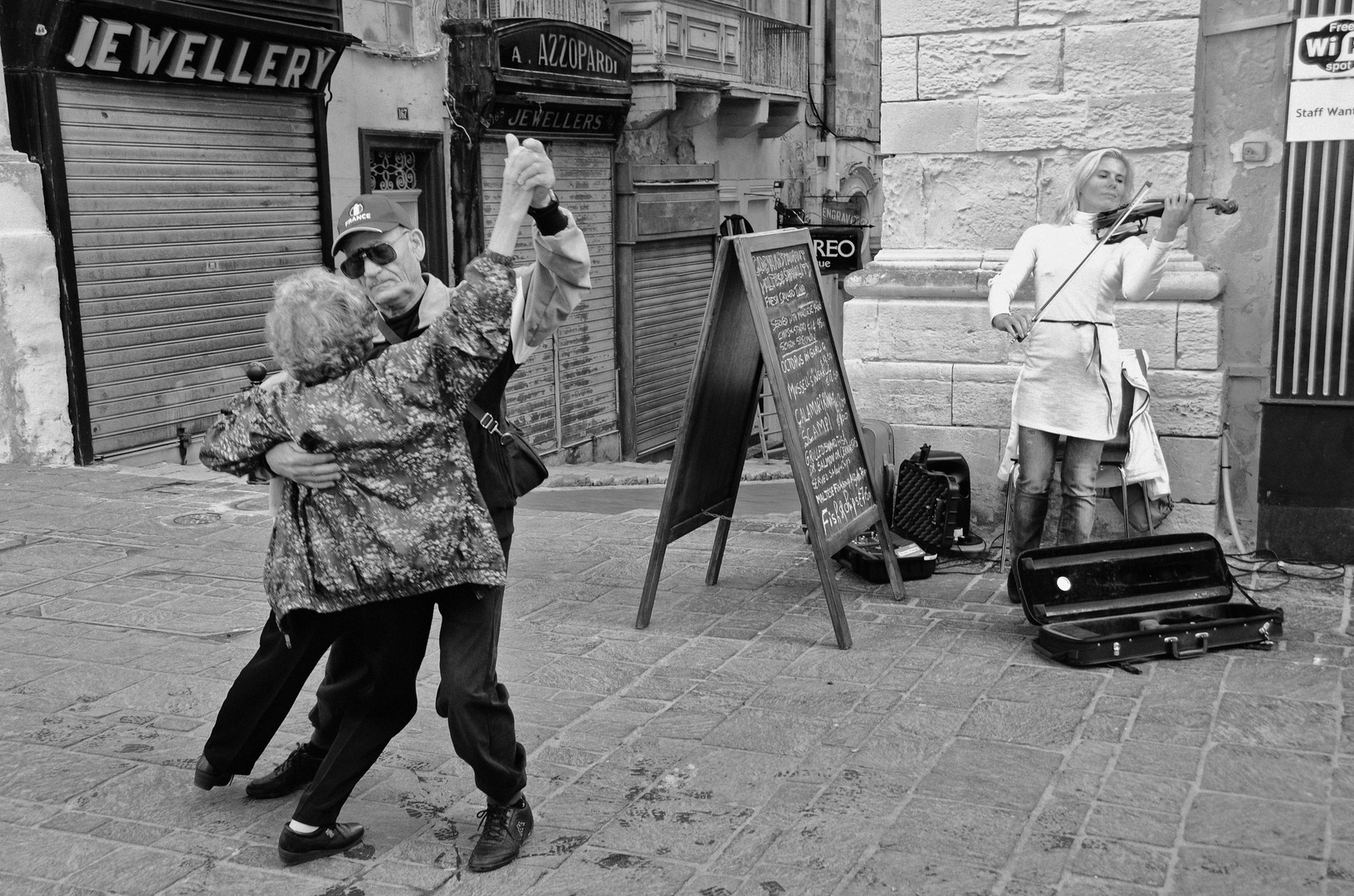 Tango on the street