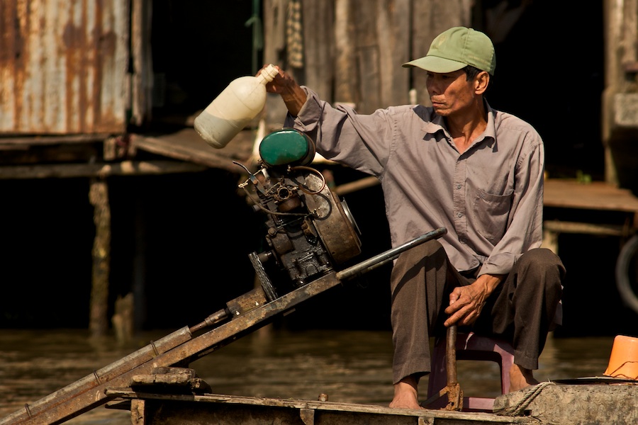 Tanken auf dem Mekong