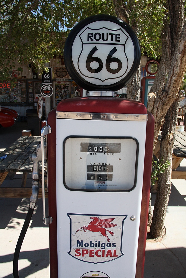 Tanken beim Hackberry General Store