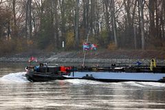 Tanker Ascona auf dem Rhein bei Lampertheim (Detail)