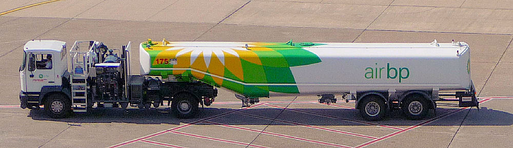 Tanker auf dem Düsseldorfer Flughafen