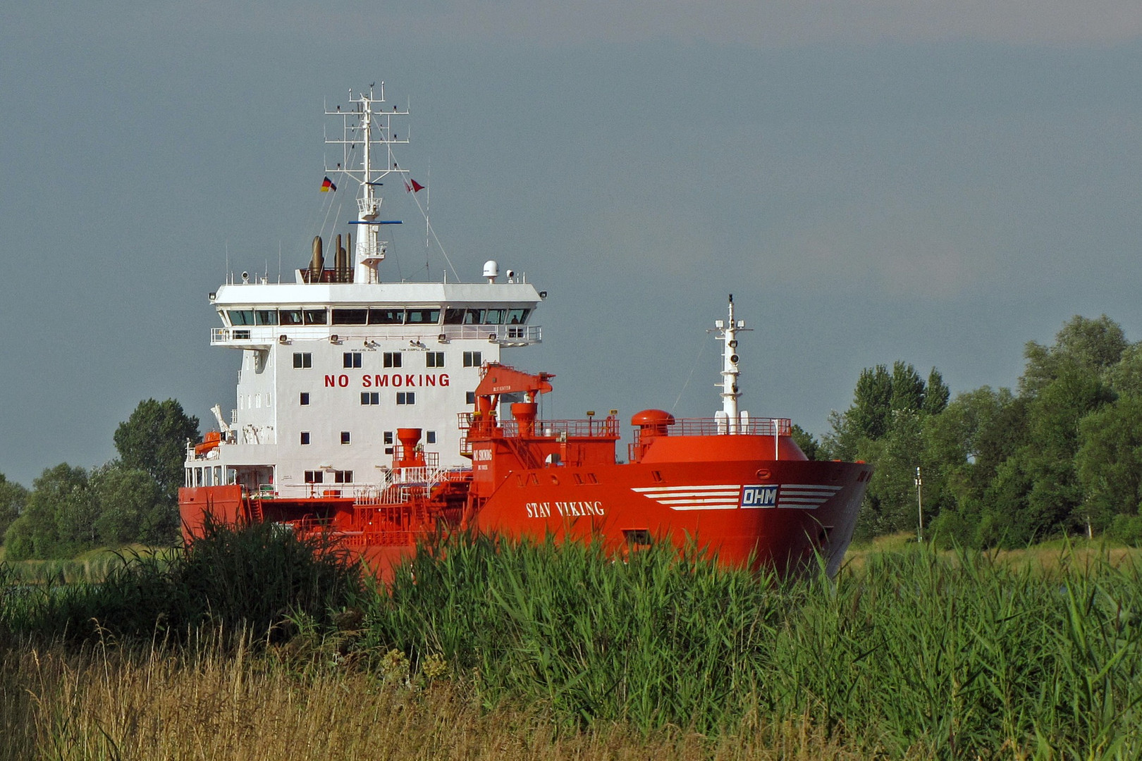 Tanker auf der grünen Wiese