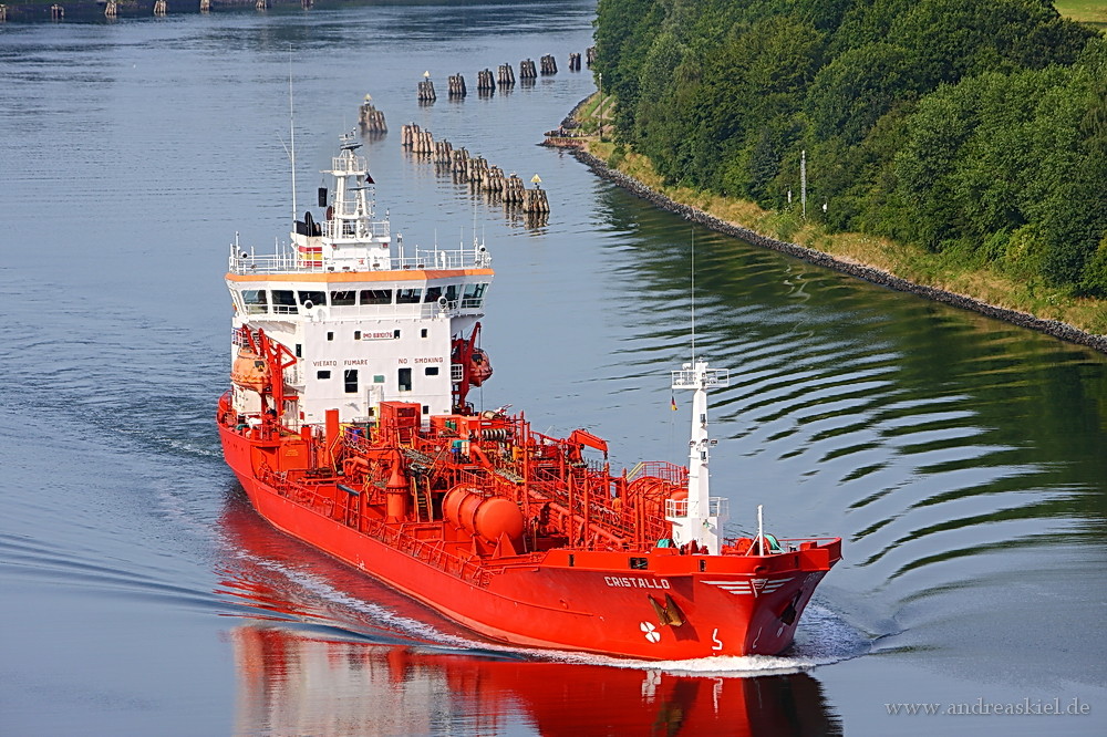 Tanker Cristallo im Nord-Ostsee-Kanal