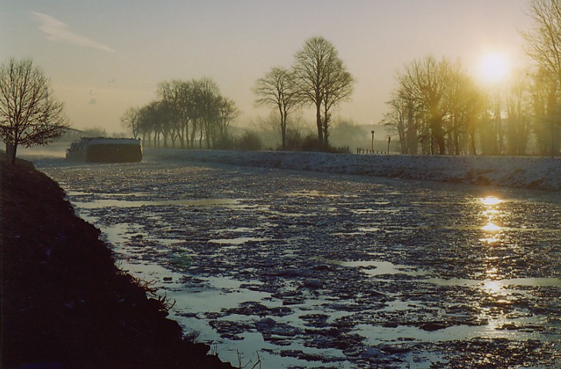 Tanker im Eiskanal I