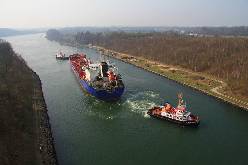 Tanker MTC ALTAIR abgeschleppt auf dem NOK