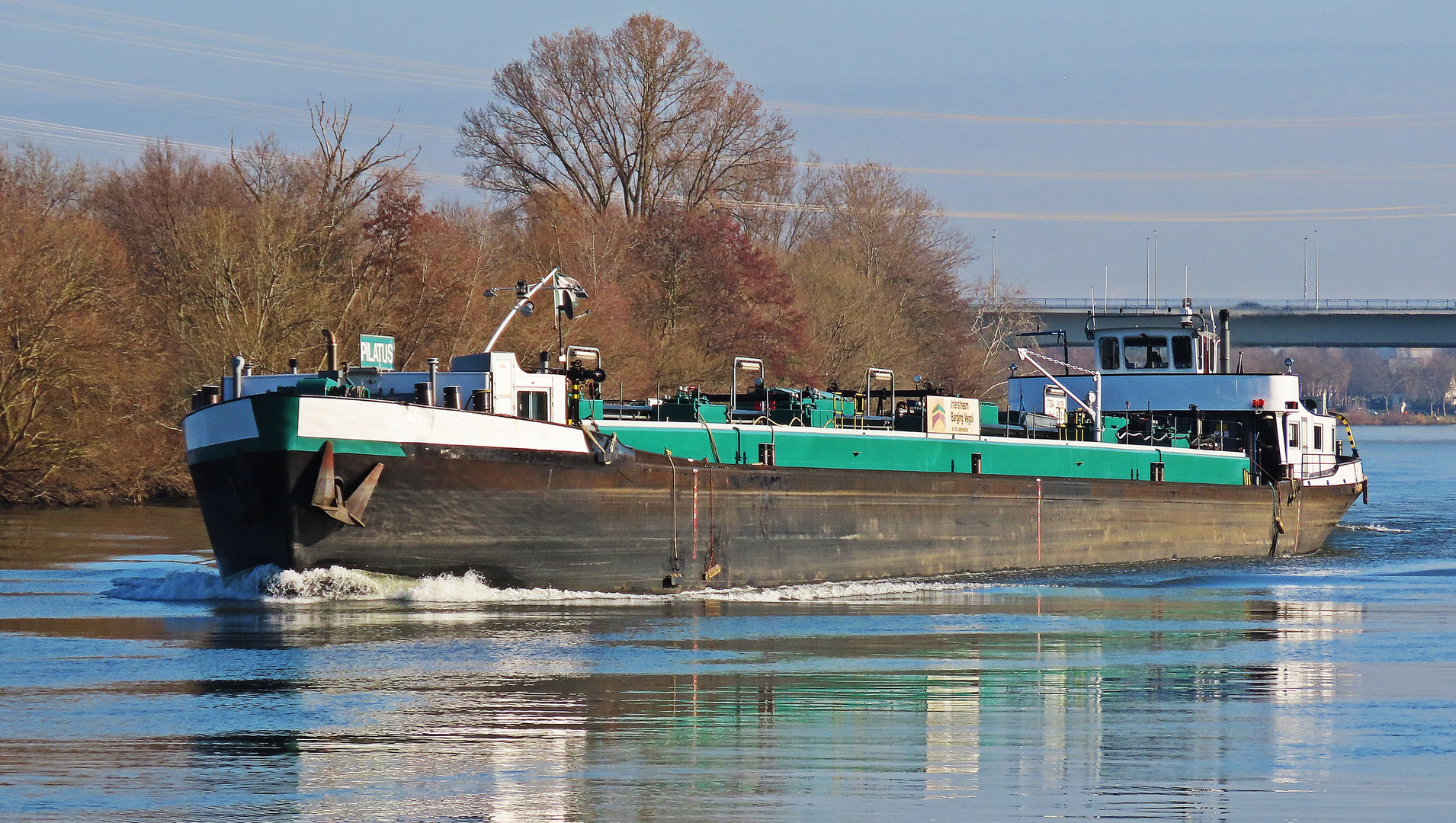 Tanker PILATUS auf Talfahrt