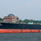 Tanker RAS LAFFAN auf Der Elbe bei Hamburg