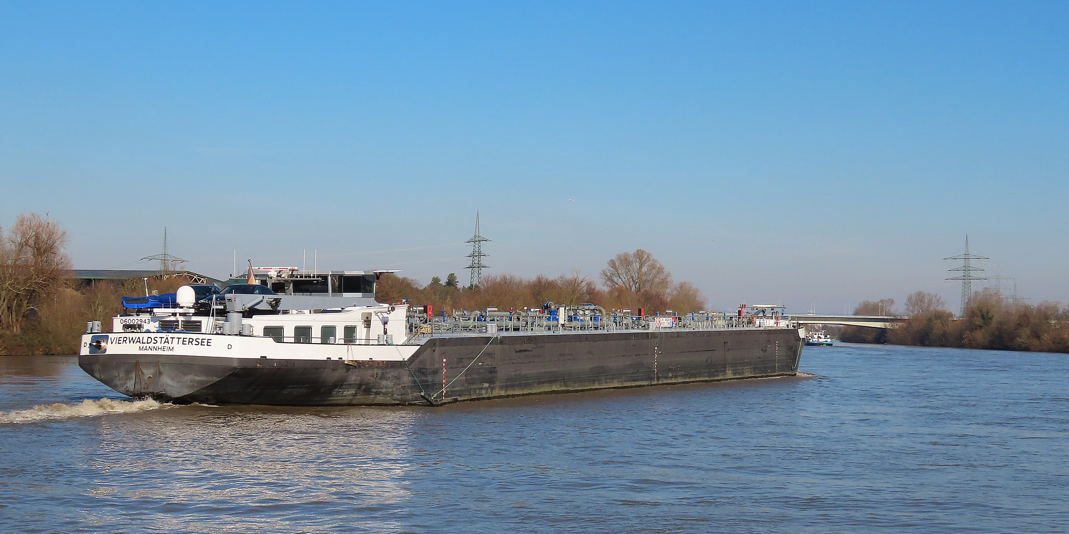 Tanker VIERWALDSTAETTERSEE