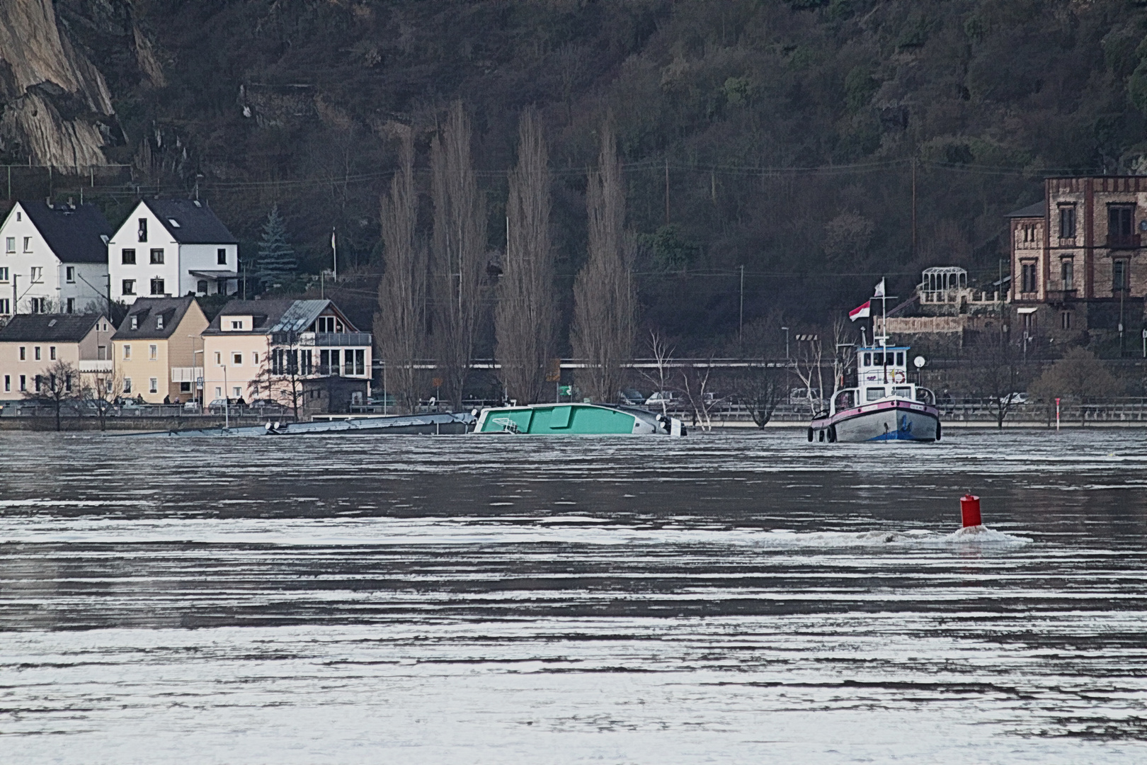 Tankerunglück auf dem Rhein in Höhe Loreley