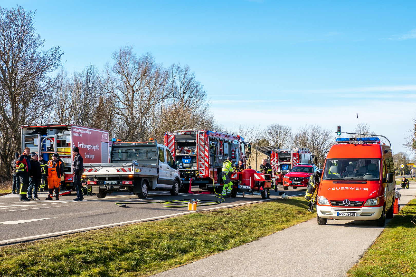 Tanklastzug kollidiert mit Laster