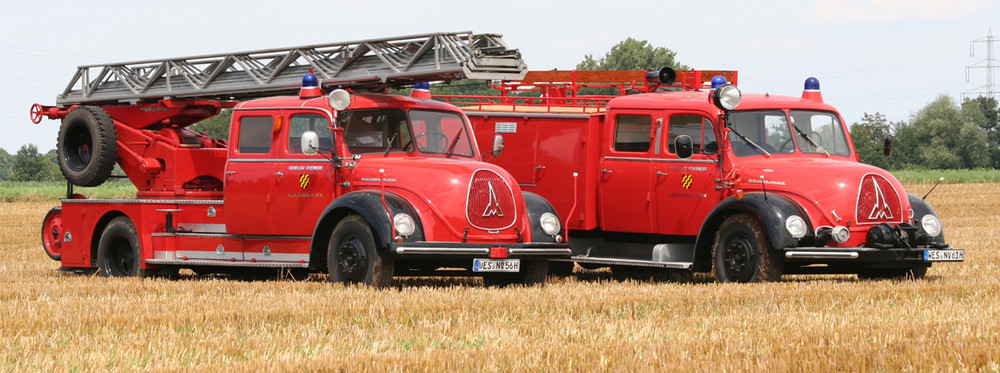 Tanklöschfahrzeug und Drehleiter als Magirus Rundhauber