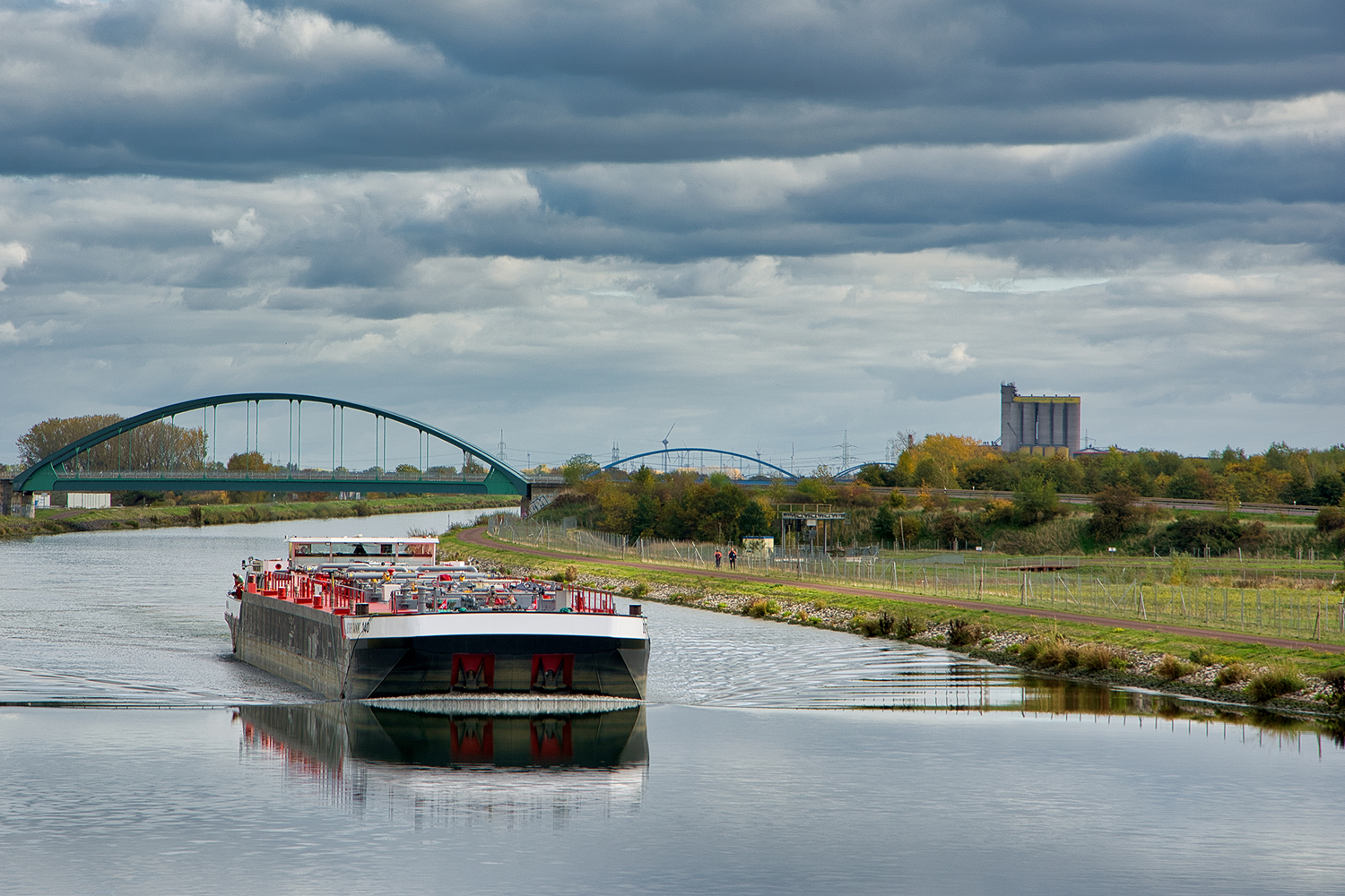 Tankmotorschiff „Dettmer Tank 140“ auf den Mittellandkanal 