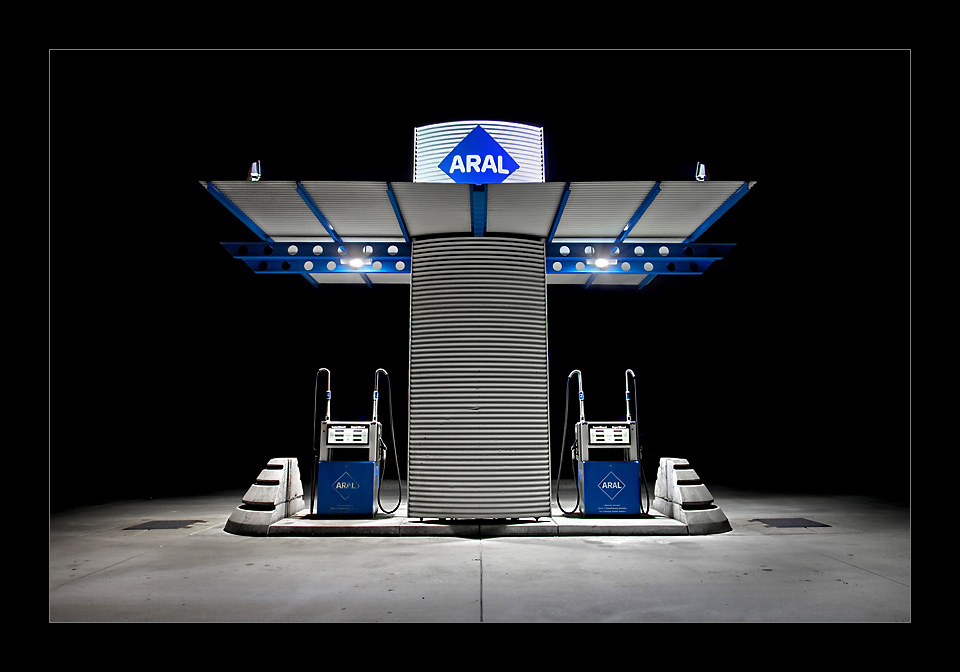 Tankstelle by Sus Bogaerts 