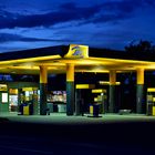 Tankstelle bei Nacht 1