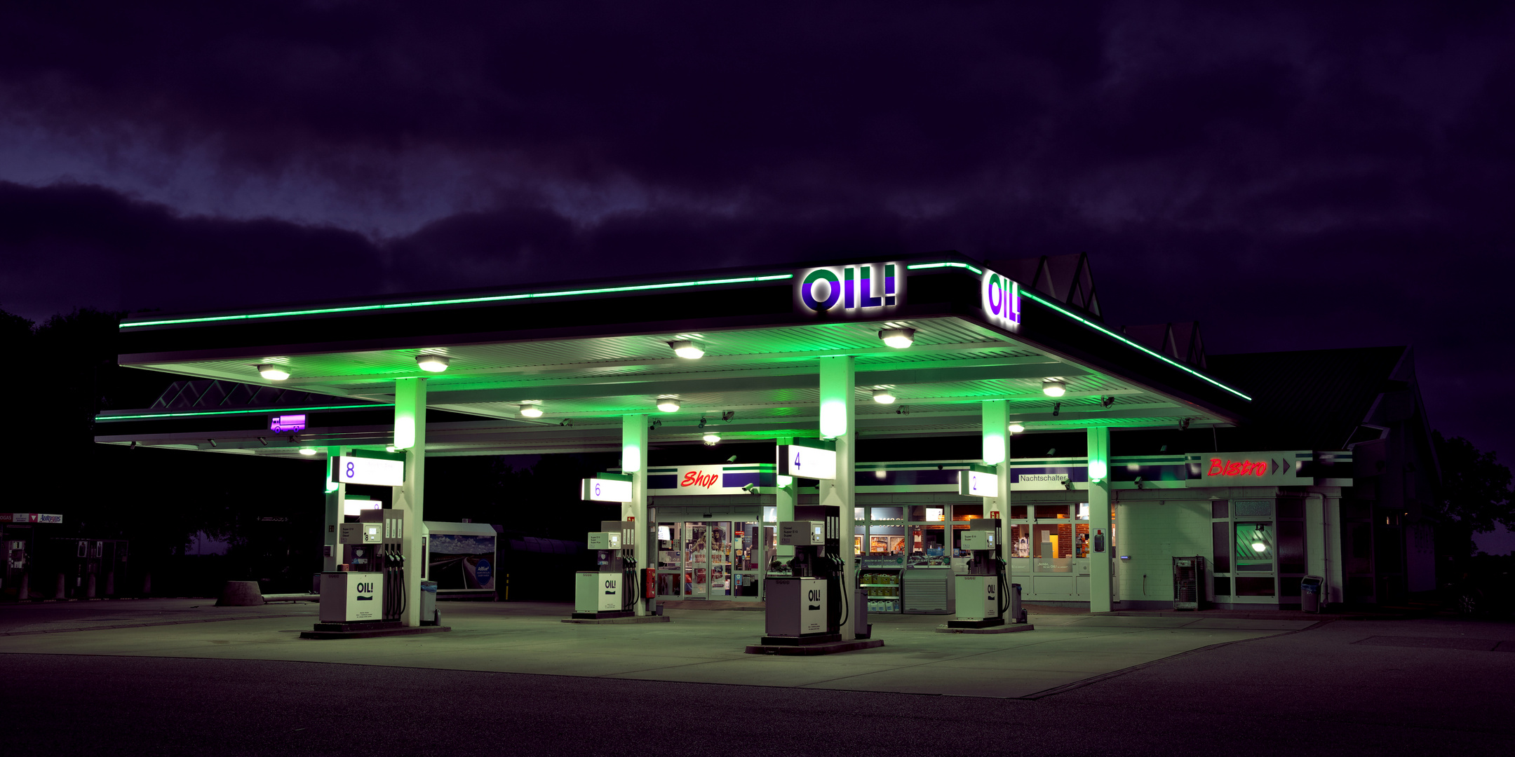 Tankstelle bei Nacht 3