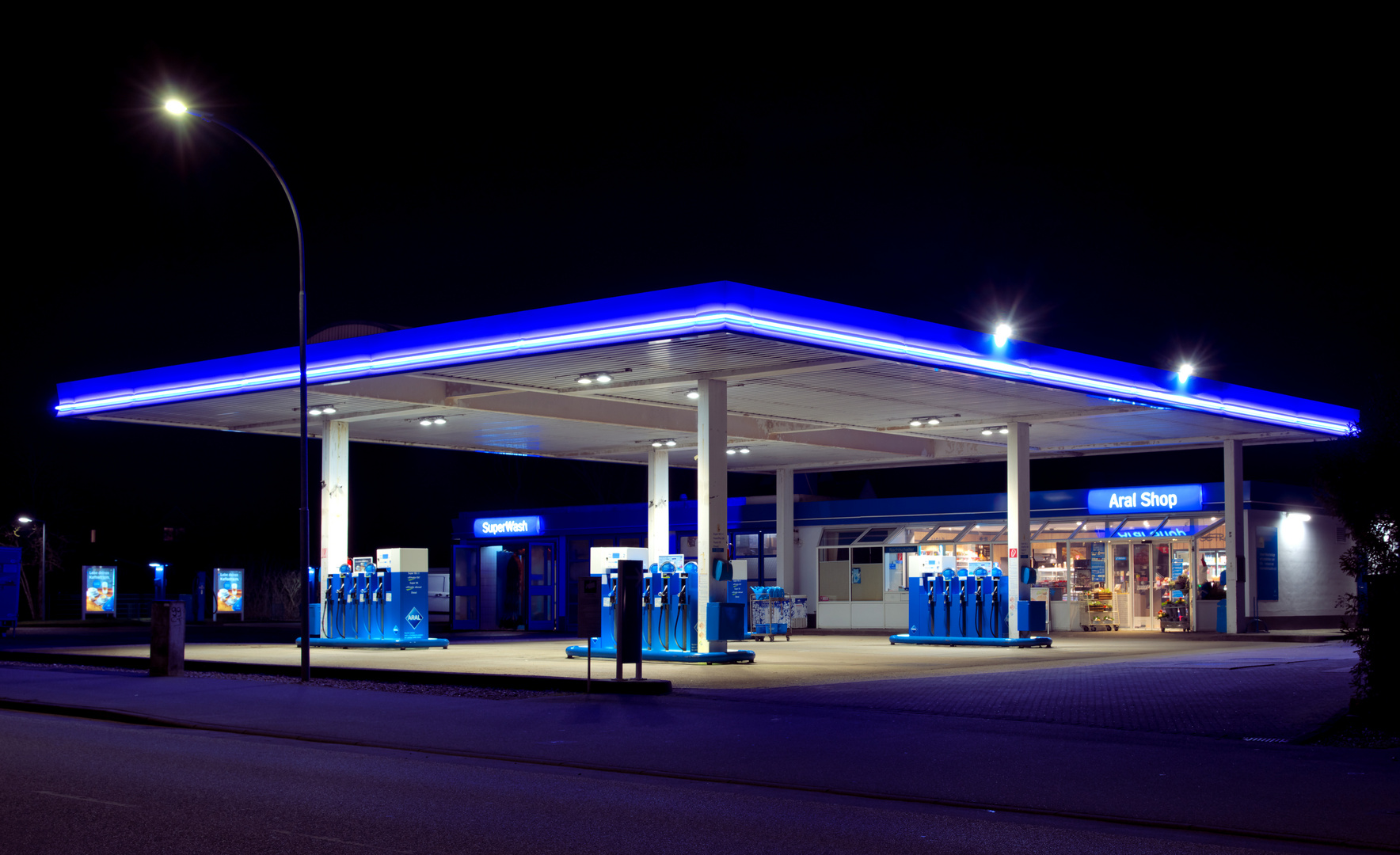 Tankstelle bei Nacht 5