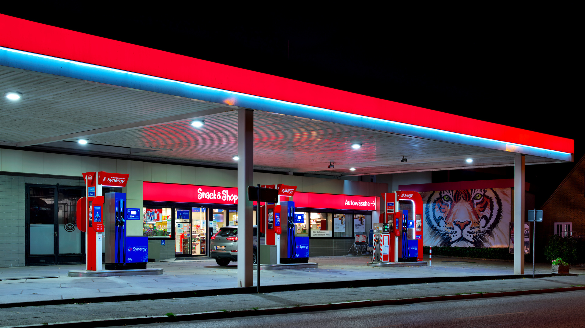 Tankstelle bei Nacht 6