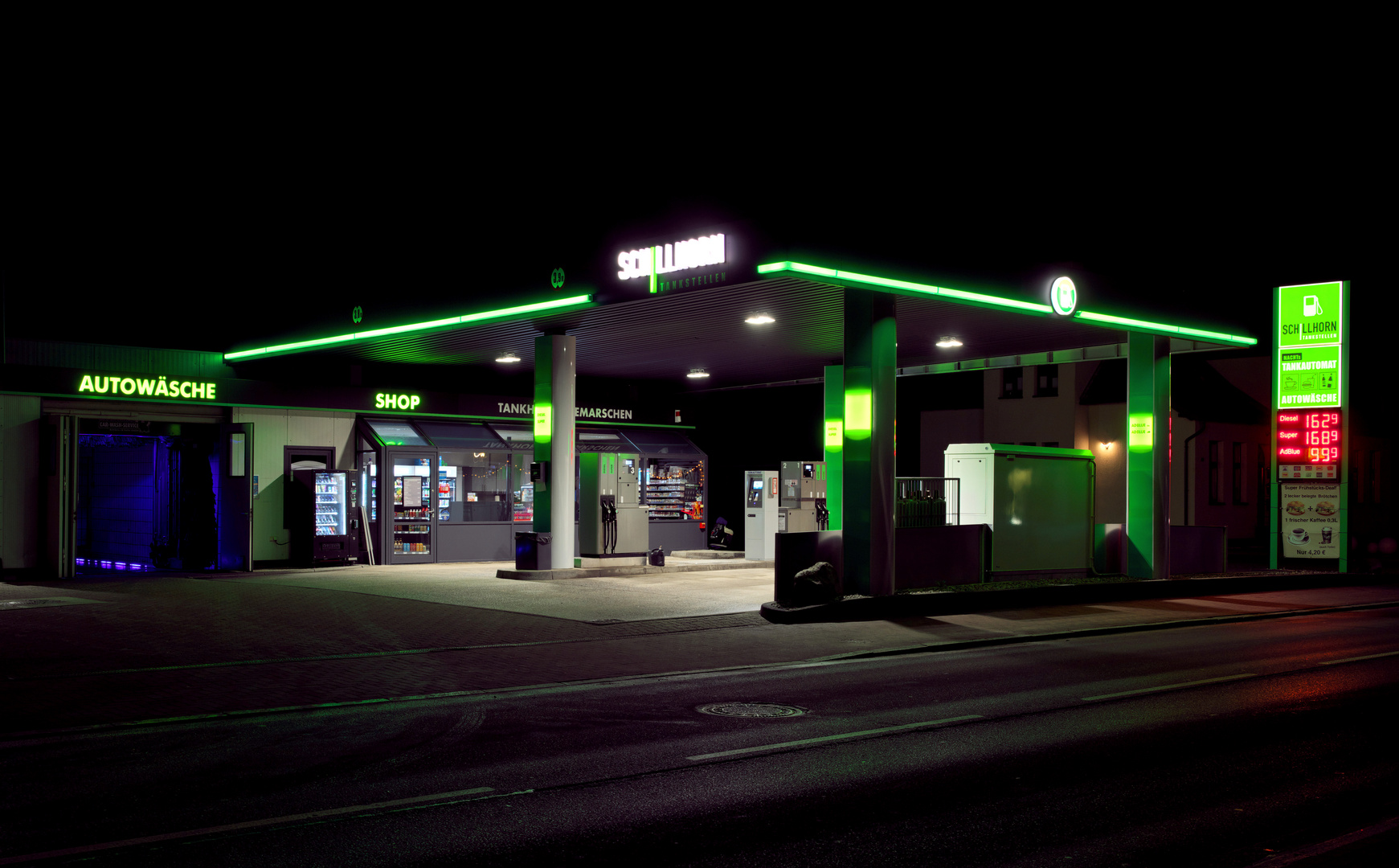 Tankstelle bei Nacht 7